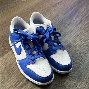 Boys Nike shoes size 2.5.